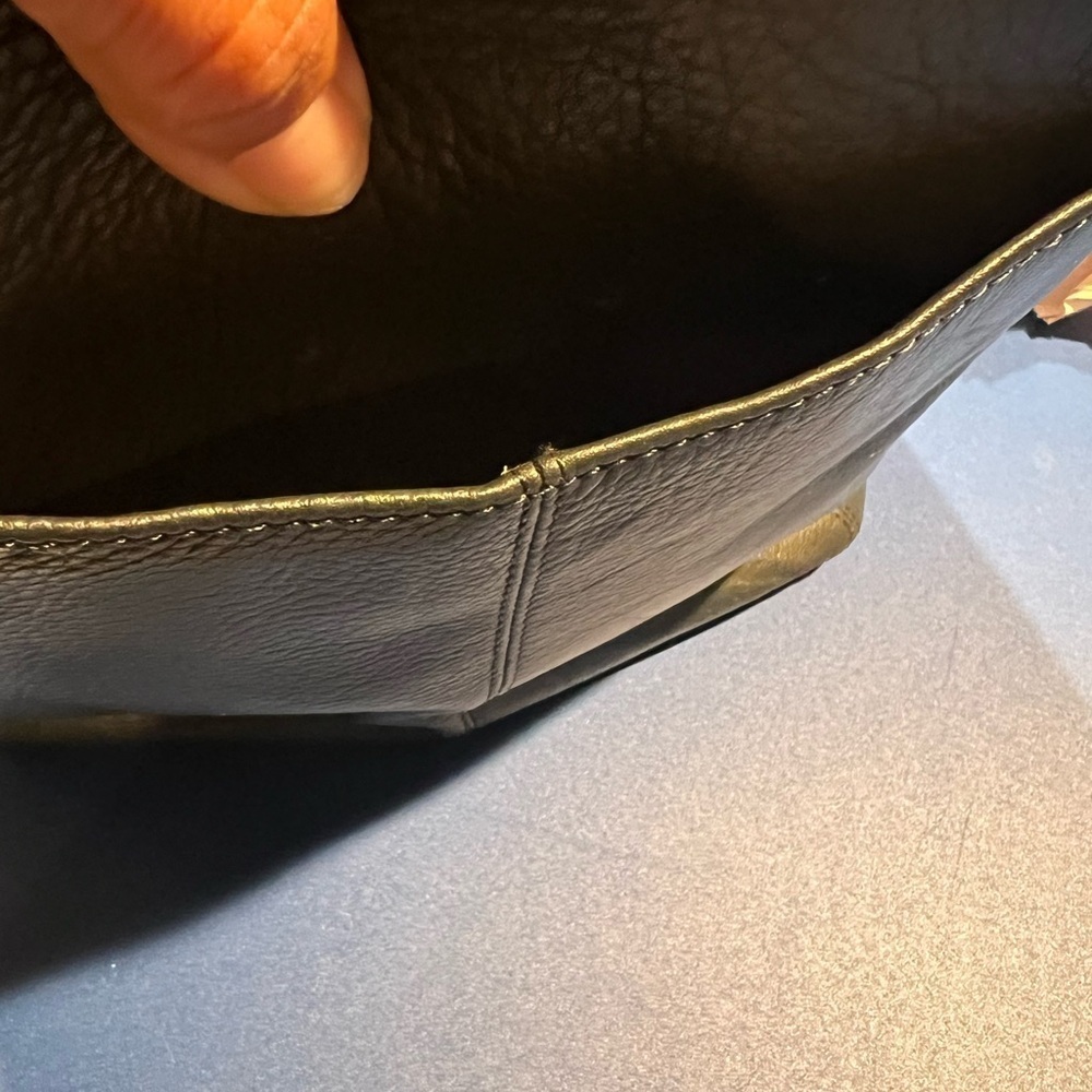 Rolf Genuine Leather Black Leather/PVC Shoulder Bag Great Preowned Condition - Picture 14 of 14